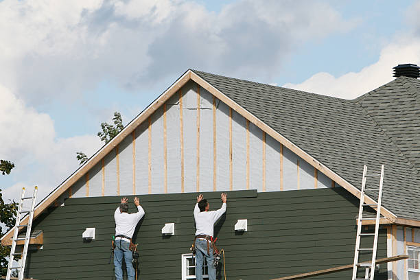 Professional Siding Contractor technician working in Somerset, TX